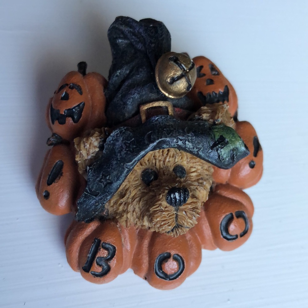 🎃 HALLOWEEN BOYD BEAR PIN
